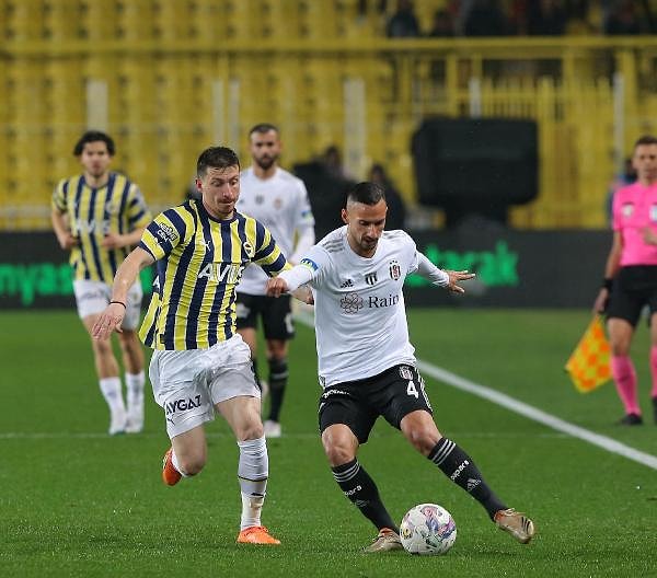 Beşiktaş, Spor Toto Süper Lig'de Fenerbahçe deplasmanında 4-2 kazandı.