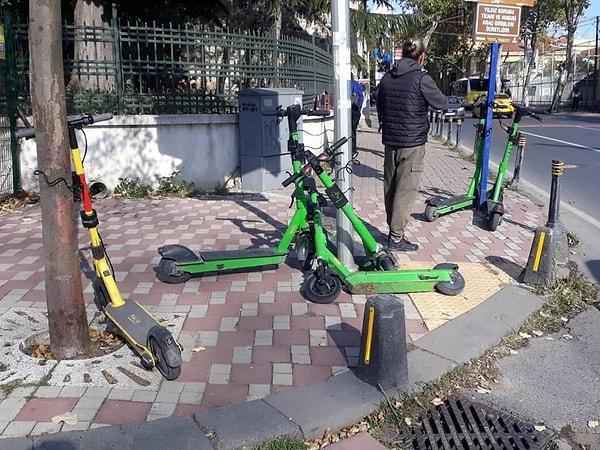 Buna göre, İstanbul'da İBB tarafından 1500 scooter park alanı açılacak. Park alanlarına park eden kullanıcılardan yüzde 10-15 indirime tekabül eden açılış ücreti alınmayacak.