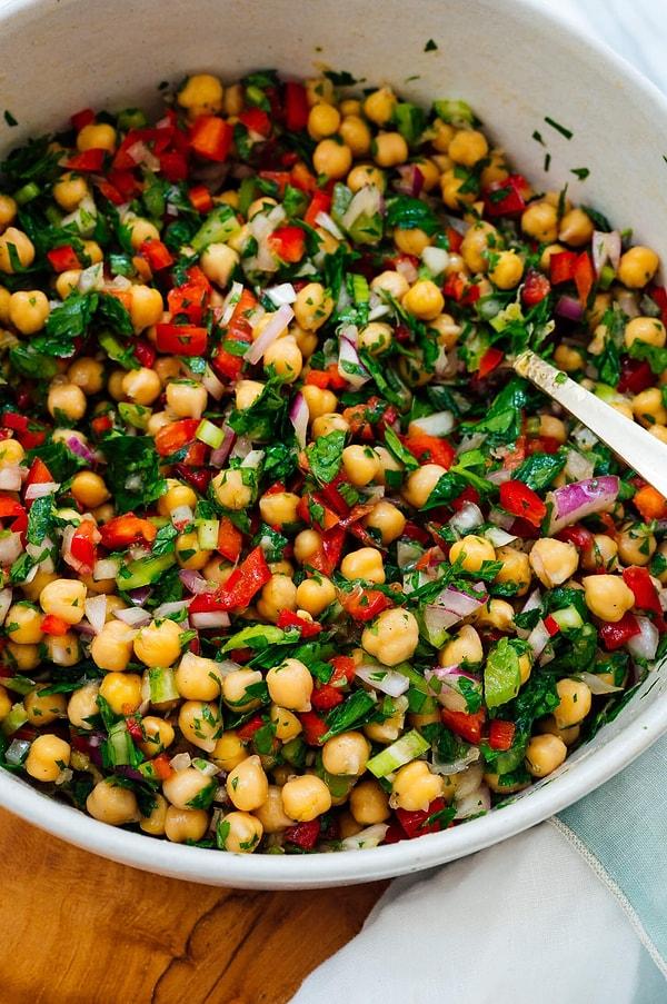 Sağlıklı ve Ferahlatıcı Nohut Salatası Tarifi
