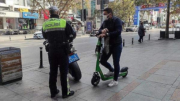 Fransa'nın başkenti Paris'te elektrikli 'scooter'lara yönelik gelen yasak kararının ardından İstanbul Büyükşehir Belediyesi (İBB) de harekete geçti.