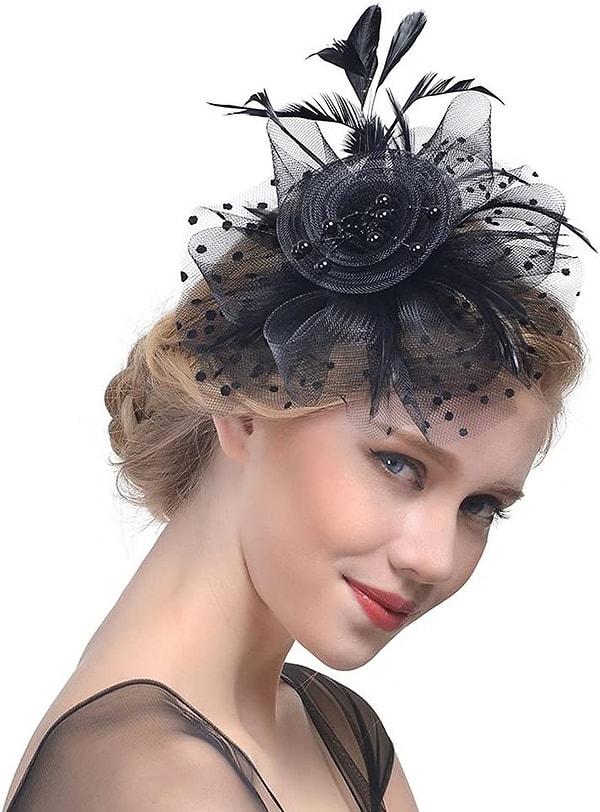 1. Bu vintage şapka düz siyah gece elbiseleriniz için harika bir aksesuar olacaktır.