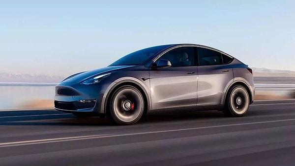 Giriş versiyonu 204 HP güç üreten Tesla Model Y, SUV sınıfı bir elektrikli otomobil. 0’dan 100 km hıza 6.9 saniyede çıkan araç, geniş iç hacme sahip, yeri geldiğinde aile otomobili olabilen ancak performanstan ödün vermek istemeyenler için tasarlandı. Toplamda 455 kilometre menzile sahip Model Y, tüm otonom sürüş sistemlerini de beraberinde getiriyor. Tabii diğer paketlerde bu veriler tamamen değişiyor.