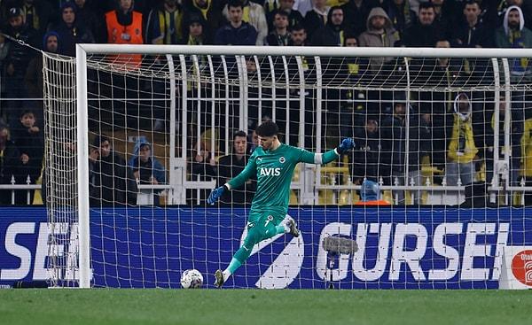 Beşiktaş'a 4-2'lik skorla mağlup olan Fenerbahçe'de eleştirilerin odağındaki isim teknik direktör Jorge Jesus oldu.