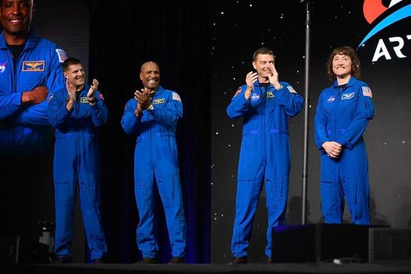 Artemis misyonuna katılacak astronotlar Houston’daki Johnson Uzay Merkezi’nde düzenlenen törenle açıklandı.