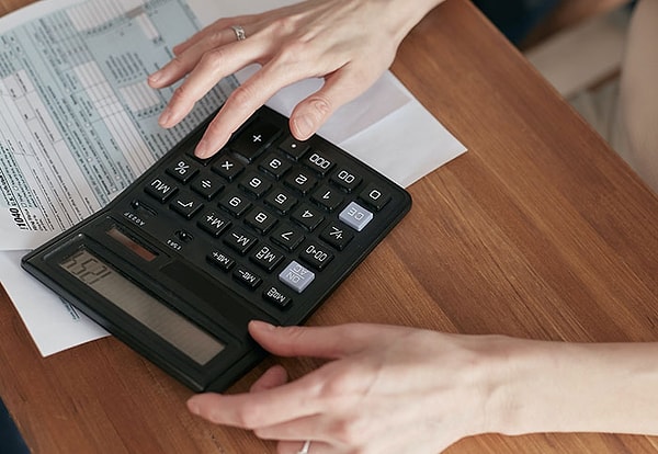 8. Современные калькуляторы обладают большей вычислительной мощностью, чем Аполлон-11. Человечество добралось до Луны с помощью логарифмических линеек и огромных шаров