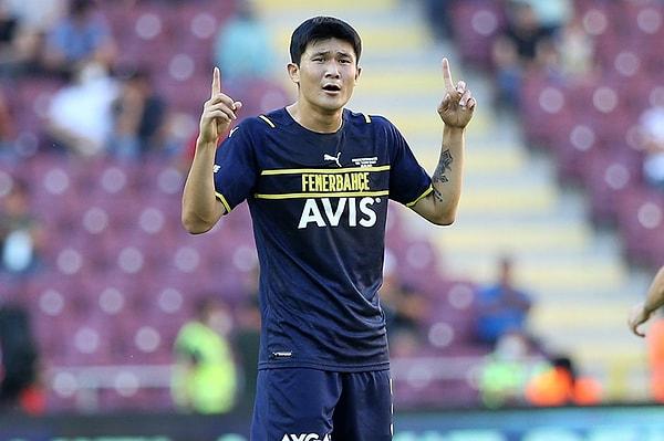 Medyada yer alan bilgilere göre Napoli, yıldız futbolcuyla yollarını ayırmak istemiyor. Bu sebepten dolayı Min-Jae'nin serbest kalma maddesini 80 milyon euroya çıkaracağı konuşuluyor.