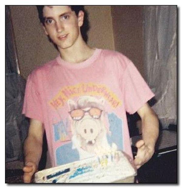 10. Eminem 18. yaş gününü kutluyor, 1990: