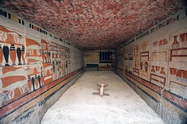 7. Sakkara Mezarları: Mısır’da olan bu mezarlar, etkileyici ve eski bir mezarlık alanındadır.