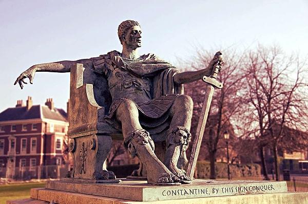 Konstantin'in ölümünden sonra, Roma İmparatorluğu'nun iki bölge arasındaki bölünmesi süreci devam etti ve sonunda Batı Roma İmparatorluğu'nun 476'da çökmesine yol açtı.