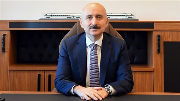 İlginç olay, Ulaştırma ve Altyapı Bakanı Adil Karaismailoğlu'nun Kapodokya'daki ’Havacılıkta Gelecek ve Gelişen Teknolojiler Çalıştayı’nda yaptığı bir konuşmayla başladı.