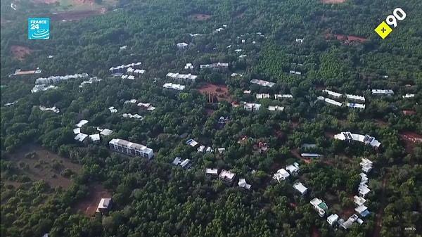 Auroville’e katılım sağladığınızda topluluk için çalışıyorsunuz. Bu şehrin bir üyesiyseniz bir uğraşınız olmak zorunda.