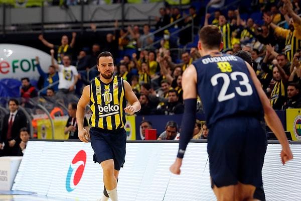 Euroleague'de normal sezonun bitimine 2 maç kala derbi heyecanı yaşanıyor. Fenerbahçe Beko, Anadolu Efes'i konuk ediyor.