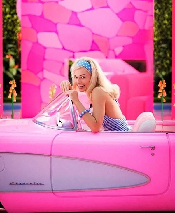 İzleyenleri pespembe bir dünyaya sürükleyecek olan filmde Barbie karakterine; I, Tony, Suicide Squad, The Wolf of Wall Street ve Once Upon a Time… In Hollywood gibi yapımların yıldızı Margot Robbie hayat verecek.