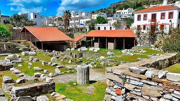 Information about the Mausoleum of Halicarnassus (The Tomb of King Mausollos)