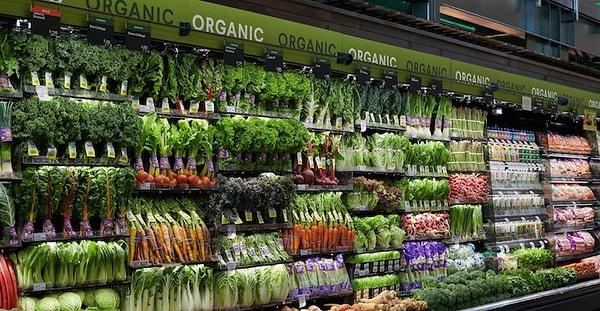 12. "Organik ürünler satan bir markette çalıştım. Ürünler organik değildi. Herhangi bir marketten alabileceğiniz ürünlere çok fazla ücret ödüyorsunuz."