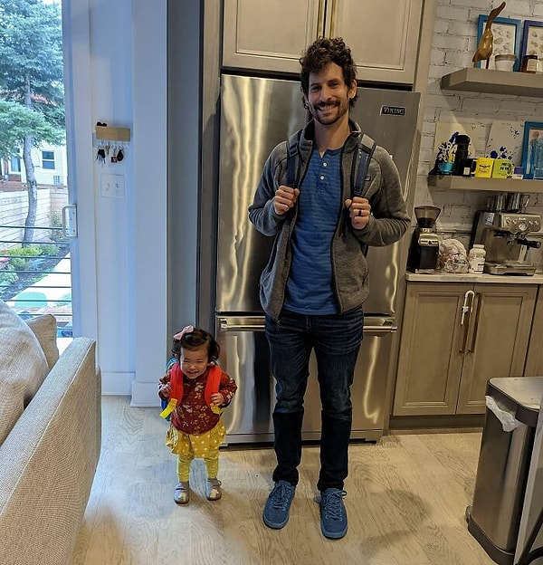 11. «Моя дочь получила свой первый рюкзак, и теперь мы почти одинаковы. Идем в детский сад и на работу»