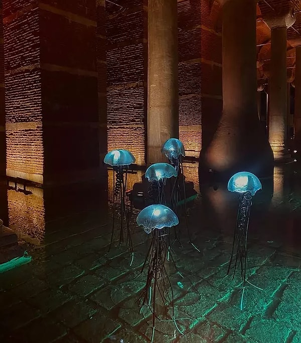 There was no source about the measurements of the Basilica Cistern before Gyllius, and Gyllius made the first determinations about the measurements of the cistern.