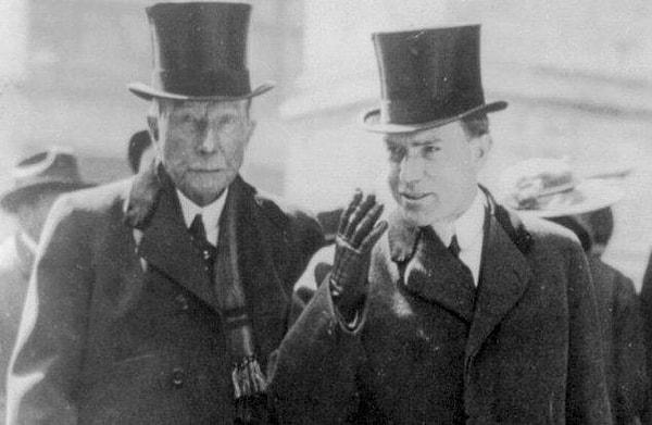 Rockefeller gitgide çığır açan fikirleri nedeniyle tarihin en zengin kişilerinden biri haline geldi.