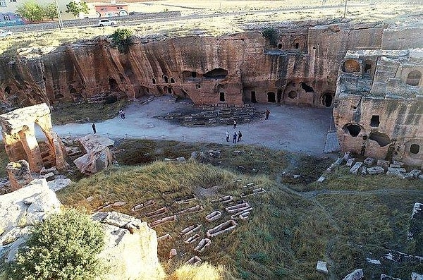 Architectural structures of the ancient city of Dara