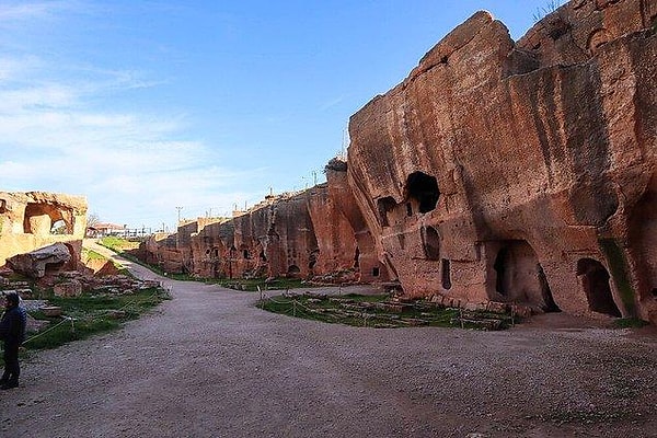 Market place of the period: Agora Street