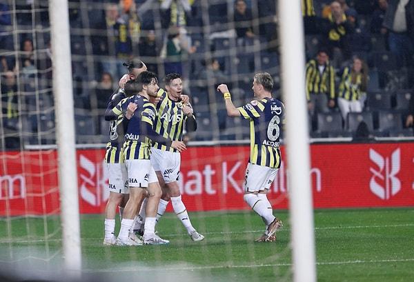 Maçı 4-1 kazanan Fenerbahçe, yarı finale yükselen taraf oldu.