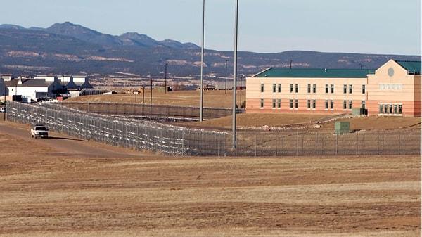 El Chapo, kimsenin kaçmayı başaramadığı, ABD'de bulunan 'Alcatraz of the Rockies' isimli hapishanede cezasını çekiyor.