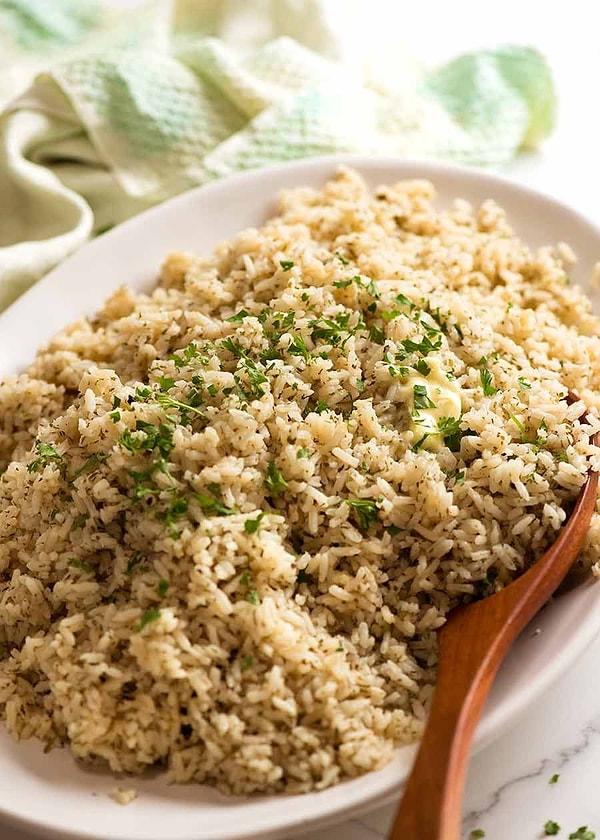 Mikrodalgada baharatlı pirinç pilavı nasıl yapılır?