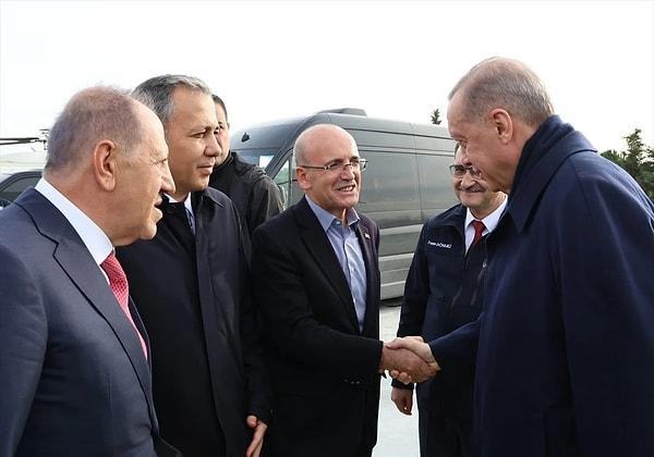 2021 yılı son aylarından bu yana ekonomi gündemden düşmezken, 2022 yılının sonlarında Cumhurbaşkanı Erdoğan'ın eski bakanlardan Mehmet Şimşek ile görüşmesi dikkat çekmişti.