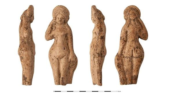 7. Fransalı arkeologlar Rennes kentinde Roma döneminden kalma bir taş ocağında, aralarında güzellik tanrıçası Venüs'ün iki heykelinin de bulunduğu bir eser hazinesini ortaya çıkardı.