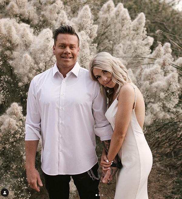 И только, когда Савана поняла, что Крис начал уделять ей особое внимание, начались их отношения