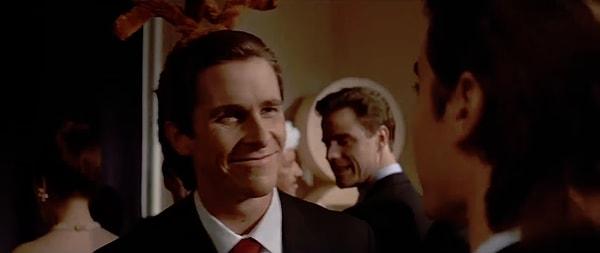 2. American Psycho filminde (2000) filmindeki Paul karakteri yanlışlıkla Patrick Bateman yerine Patrick Marcus dediğinde gerçek Patrick Marcus arkasını dönüp bakıyor!