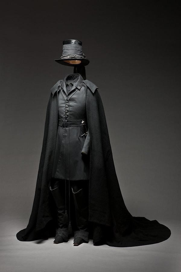 5. Kont Magnus Brahe'nin 1844 yılında İsveç Kralı Karl XIV Johan'ın cenaze töreninde giydiği yas kıyafetleri.