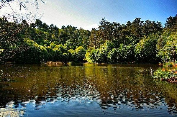 The Büyük Dipsiz Lake has a little sibling 1.5 km away: Küçük Dipsiz Lake