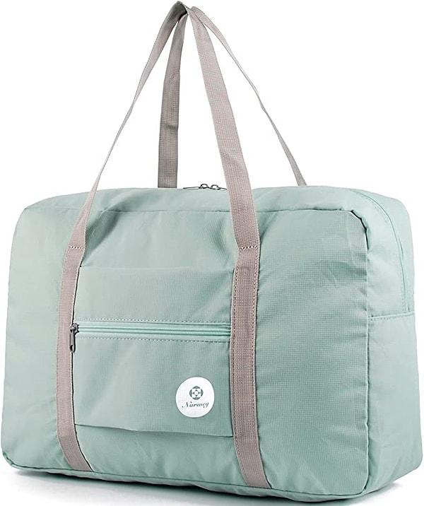 18. Mint yeşili kabin çantası.