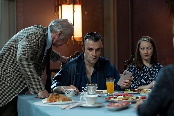 Netflix'te yayınlanacak Terzi'nin başrollerinde Çağatay Ulusoy, Olgun Şimşek ve Salih Bademci yer alıyor. Yönetmenliğini ise Cem Karcı üstleniyor.