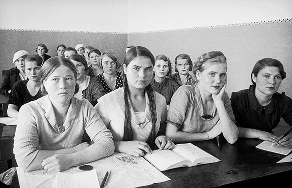 А теперь вспомним, какие сейчас у студентов стипендии и что на них можно купить, и всплакнем