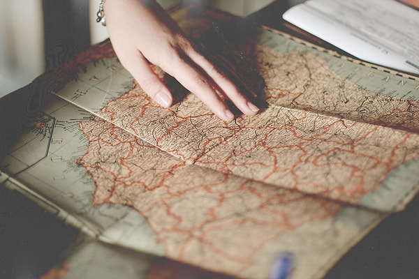 Да вы настоящий географ! Если дать вам в руки карту и компас, вы сможете дойти хоть на край света!