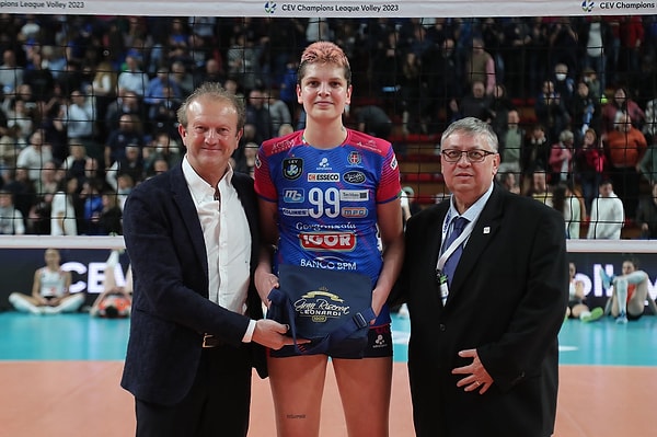 İtalyan ekibinde forma giyen milli voleybolcumuz Ebrar Karakurt ise karşılaşmanın MVP'si seçildi.