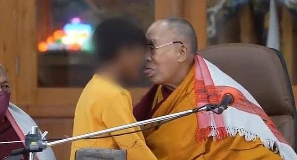Budistlerin ruhani lideri Dalai Lama, bir çocuğu dudağından öperek taciz etti ve ardından da dilini emmesini istedi.