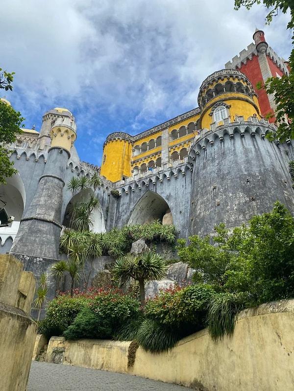 14. Portekiz'in büyüleyici ve göz kamaştıran büyük şatolarını ve kulelerini ziyaret etmeyi unutmayın!