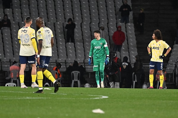 Maçın ilk dakikalarında Fenerbahçe, Willian Arao ile fileleri bulsa da gol geçerli olmadı. Pozisyonun içinde bulunan Samet Akaydın rakibine faul yapması sebebiyle gol iptal edildi.