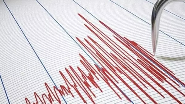 AFAD'ın açıklamasına göre bir deprem de saat 01:35'te Akdeniz açıklarında meydana geldi...