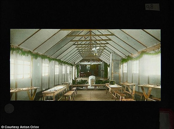 12. На его членской карточке указана дата его отбытия в Россию – 7 октября 1917 года.