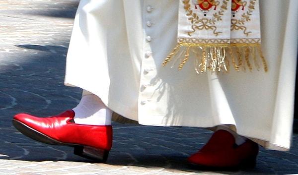 "Papa Kırmızı Ayakkabı Giyer!"