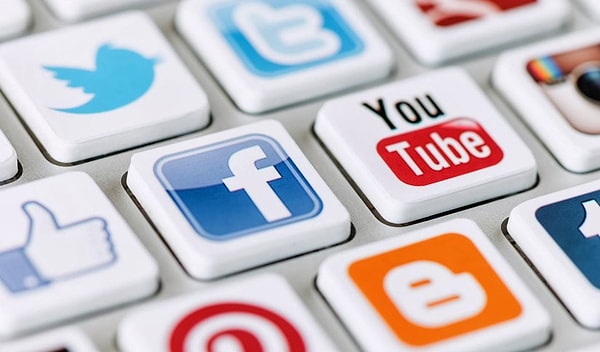 4. Kitleleri dikkate alın: Farklı sosyal medya platformlarını kullanarak, farklı kitlelerle etkileşime geçin.