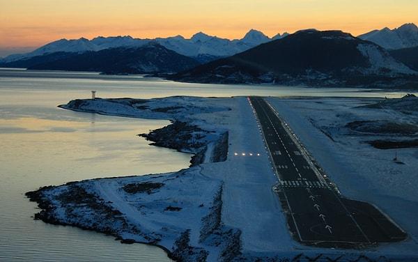 Güney Kutbu'na en yakın potansiyel saptırma havaalanı ise Arjantin'deki 'Ushuaia uluslararası Havaalanı'dır.