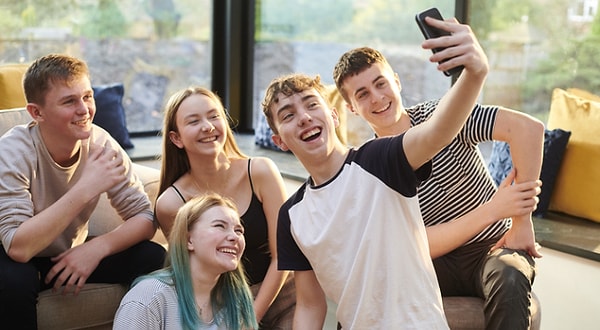 6. О чем вы чаще всего общаетесь с друзьями?