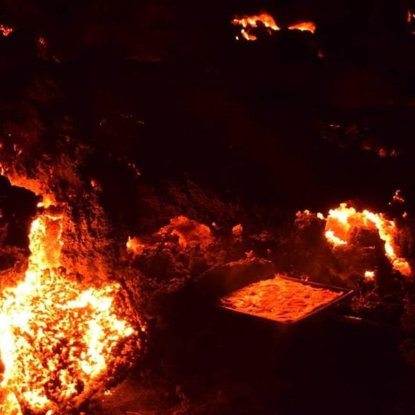 9. Guatemala'da, yakındaki aktif volkanların ısısıyla pişen bir pizza 😱