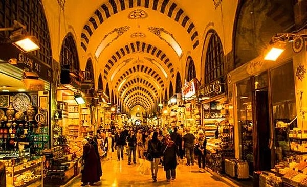 5. Mısır Bazaar: During both the Byzantine and Ottoman periods, it had become the most vibrant trade center, which was a great synthesis of East and West. At that time, it was called the Egyptian Bazaar because many products came from Egypt.