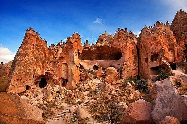 6. Finally, Cappadocia is on the list! 60 million years ago, Erciyes, Hasandağı and Güllüdağ spewed lava and ashes into the environment as a result of volcanic movements. The soft layers formed by them have been under the influence of rain and wind for millions of years.